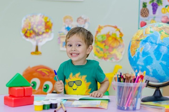 EDUKACJA MAŁEGO DZIECKA